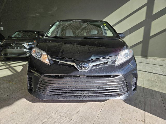 2020 Toyota Sienna LE AWD | Heated Front Seats in Cars & Trucks in Edmonton - Image 3