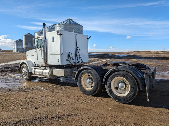 1989 International T/A Sleeper Truck Tractor F9370 in Heavy Trucks in Edmonton - Image 3