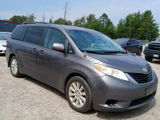 2011 Toyota Sienna LE 7 Passenger in Cars & Trucks in North Bay - Image 2