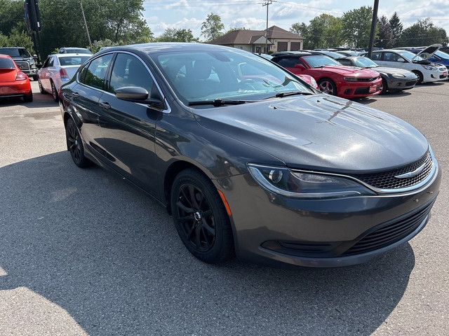 2015 Chrysler 200 CLEAN CARFAX! in Cars & Trucks in London - Image 4