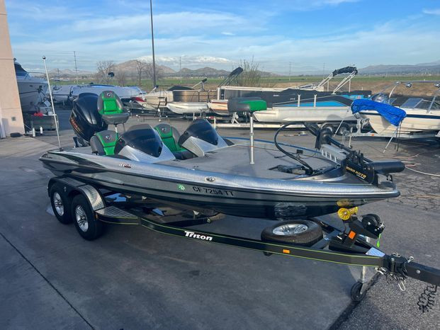 2016 TRITON TRX 18: $152 BW! in Powerboats & Motorboats in Moncton