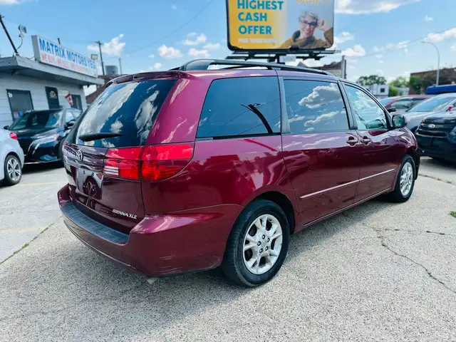 2004 Toyota Sienna XLE in Cars & Trucks in Edmonton - Image 9