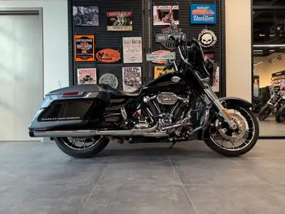 The icon you love to see and love to be seen on. Powered by a Milwaukee-Eight 114 engine, the Street...