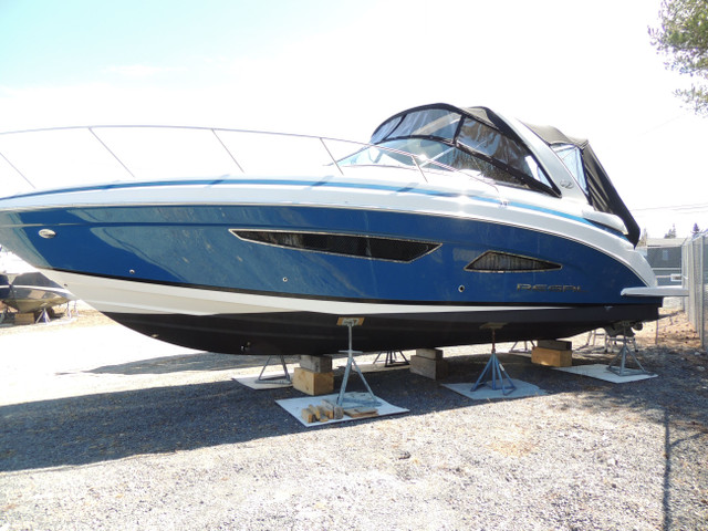 2014 Regal 32 Express in Powerboats & Motorboats in City of Halifax