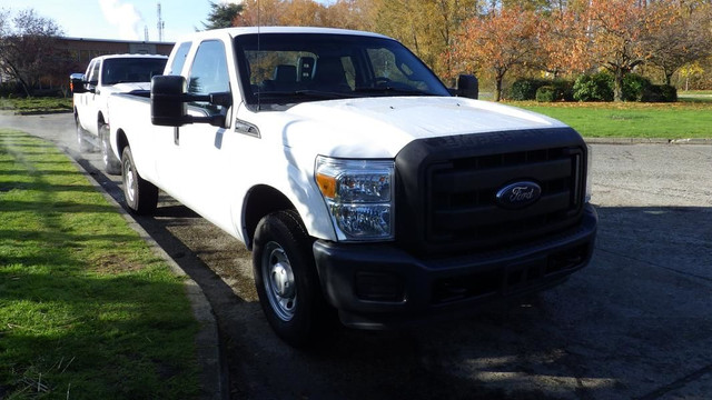 2014 Ford F-350 SD XLT SuperCab Long Bed 2WD in Cars & Trucks in Richmond - Image 2
