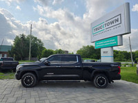2023 Toyota Tundra 4x4 Crewmax Limited with only 54,000kms. Georgeous truck with lots of eyeball. TR... (image 7)