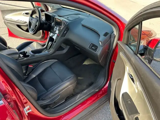 2015 Chevrolet Volt CERTIFIED, LEATHER, PLUG IN HYBRID, 1.4L 4 C dans Autos et camions dans Région de Mississauga/Peel - Image 16
