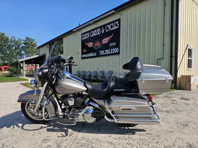 2008 Harley-Davidson Electra Glide in Street, Cruisers & Choppers in Peterborough - Image 3