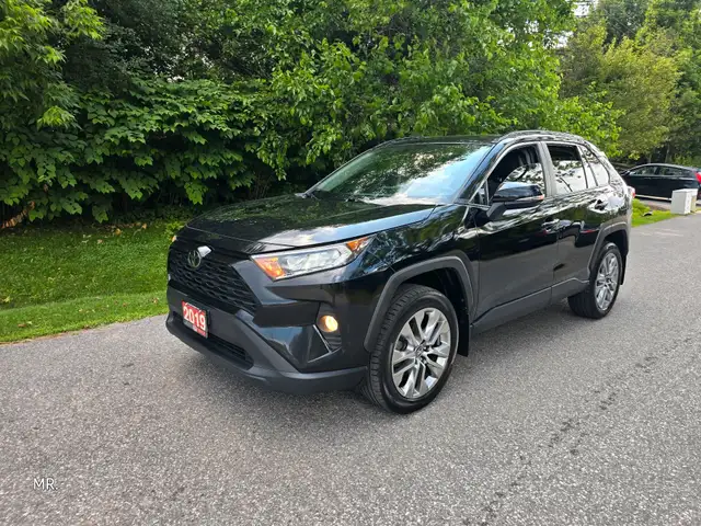 2019 Toyota RAV4 XLE Sunroof , Leather Heated Seats,Heated Steri in Cars & Trucks in City of Toronto - Image 3