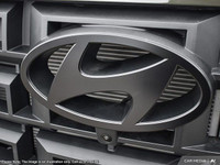 This Hyundai Santa Cruz has a trusty Intercooled Turbo Regular Unleaded I-4 2.5 L/152 engine powerin... (image 7)