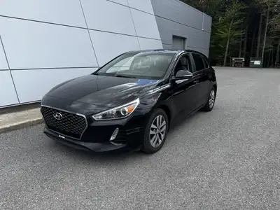 Hyundai Elantra GL Manuel Tissu Écran Mags Caméra Recul 2018 à vendrePneus été & hiver, Sièges chauf...