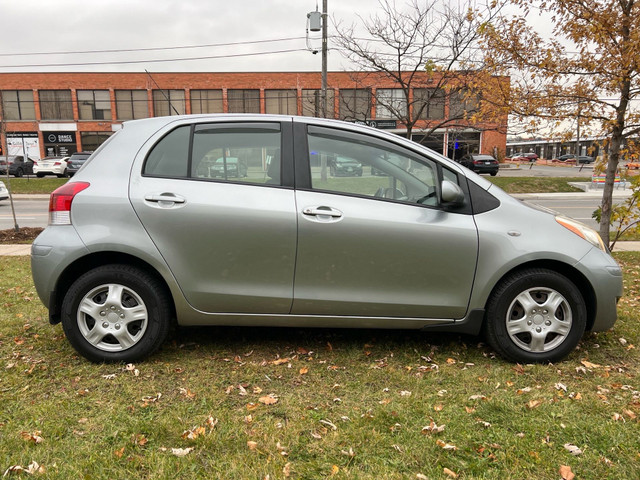 2011 Toyota Yaris 5dr HB AUTOMATIC LE in Cars & Trucks in City of Toronto - Image 4