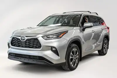 Ce modèle vient équipé avec les éléments suivants; AWD * Cuir Softex * Mags * Toit ouvrant * Caméra...