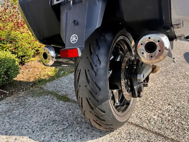 2006 Yamaha FJR1300 Automatic in Street, Cruisers & Choppers in Vancouver - Image 4