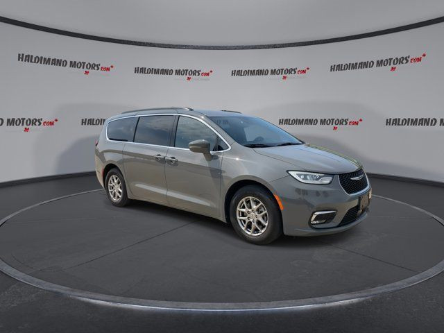2022 Chrysler Pacifica Touring in Cars & Trucks in Hamilton - Image 2