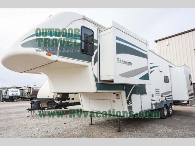 2006 Glendale Titanium Tour Edition 32E37DSD in Travel Trailers & Campers in Hamilton