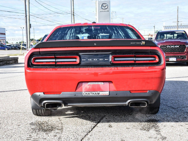 2015 Dodge Challenger in Cars & Trucks in Chatham-Kent - Image 3
