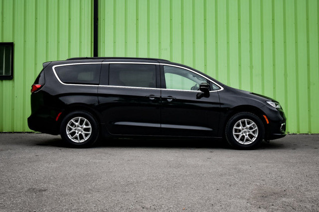 2022 Chrysler Pacifica Touring L • HEATED LEATHER • ADAPTIVE CRU in Cars & Trucks in Cornwall - Image 2
