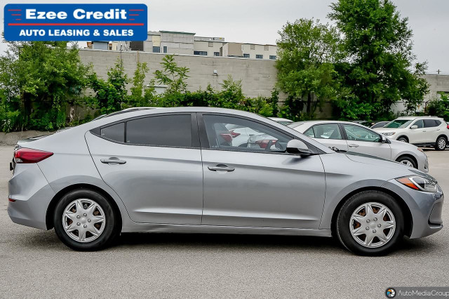 2017 Hyundai Elantra LE in Cars & Trucks in London - Image 4