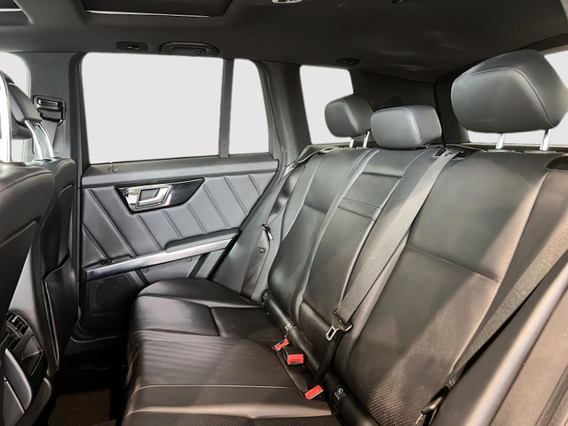2013 Mercedes-Benz GLK350 4MATIC Outstanding value! in Cars & Trucks in Calgary - Image 4