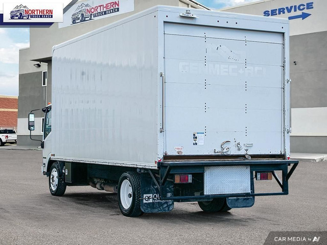 2017 Isuzu NPR CUBE VAN / BOX TRUCK in Cars & Trucks in Edmonton - Image 4