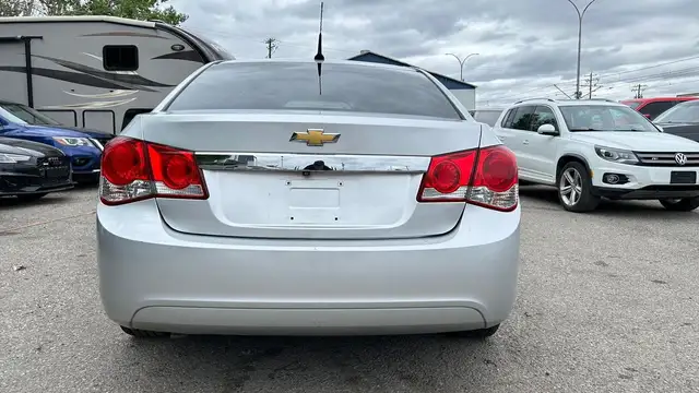 2014 Chevrolet Cruze 4dr Sdn 2LS in Cars & Trucks in Calgary - Image 6