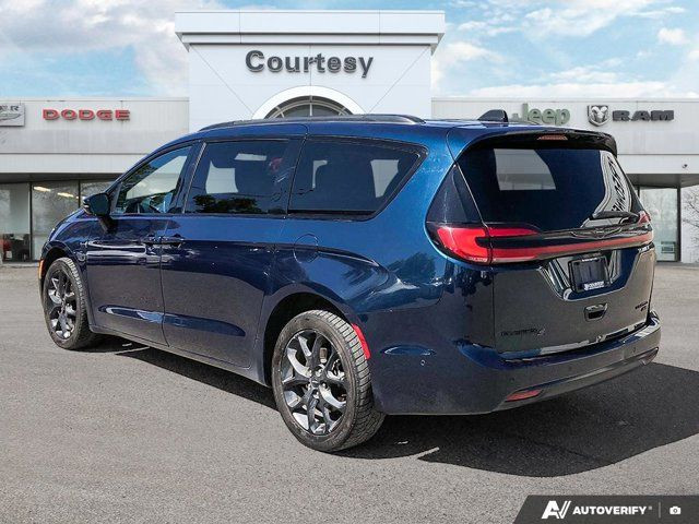 2023 Chrysler Pacifica Limited in Cars & Trucks in Calgary - Image 4