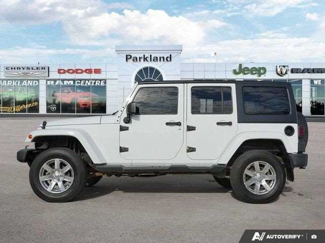 2017 Jeep Wrangler Unlimited Sahara 4 Door 4x4 V6 Auto Nav in Cars & Trucks in St. Albert - Image 2