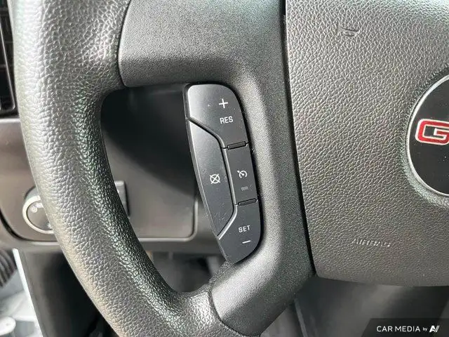 2022 GMC Savana Cargo Van CARGO | 6.6L V8 | A/C | Cruise | Park in Cars & Trucks in Guelph - Image 20