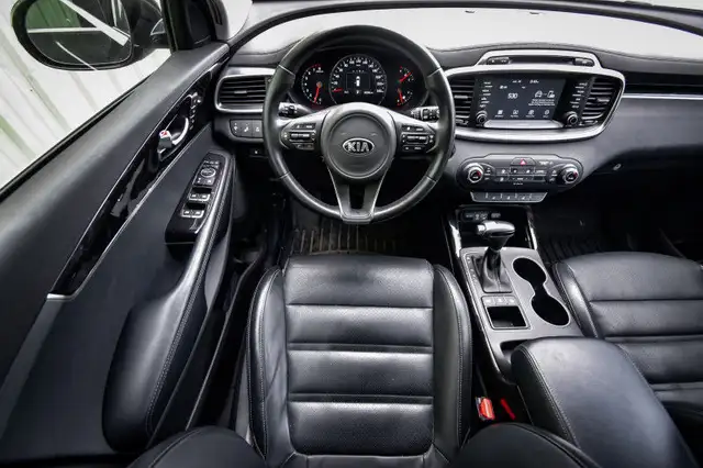 2018 Kia Sorento EX V6 • HEATED LEATHER • PREM. AUDIO • CP/AA dans Autos et camions dans Kingston - Image 17