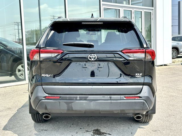 2021 Toyota RAV4 XLE | HEATED FRONT SEATS | HEATED STEERING in Cars & Trucks in Winnipeg - Image 4
