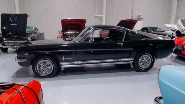 1966 Ford Mustang 2+2 Fastback in Classic Cars in London - Image 4