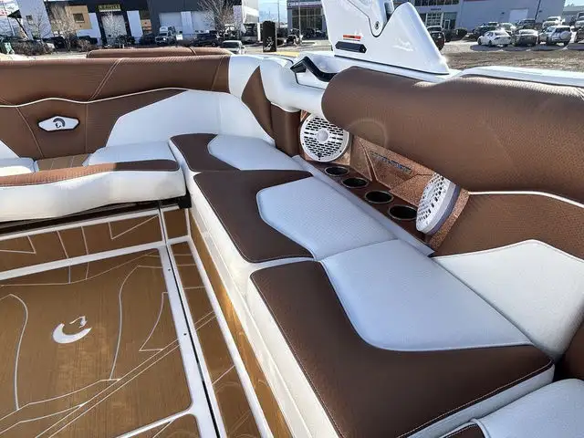 2025 Centurion FE23 in Powerboats & Motorboats in Kelowna - Image 9
