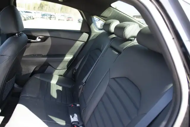2024 KIA FORTE GT in Cars & Trucks in Oshawa / Durham Region - Image 20
