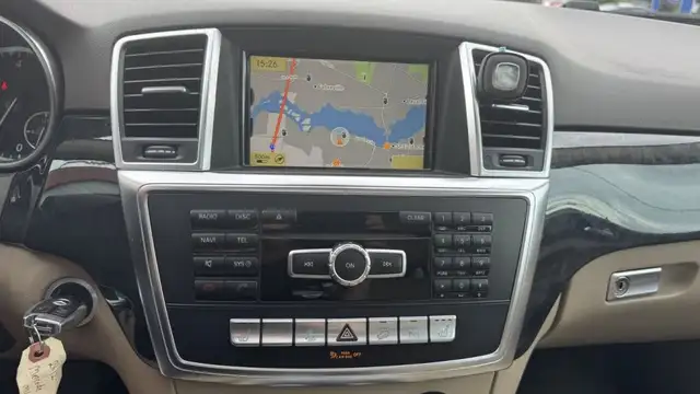 2012 Mercedes-Benz M-Class ML 350 BlueTEC in Cars & Trucks in Laval / North Shore - Image 16