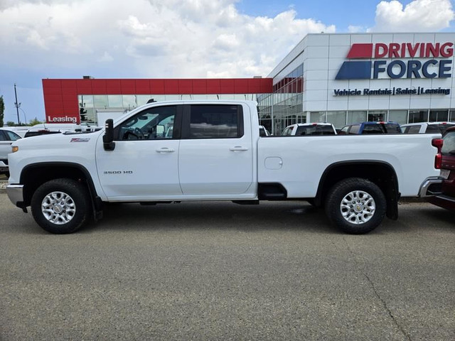 2024 Chevrolet Silverado 3500HD 4WD Crew Cab 172" LT, 6.6L V8 Ga in Cars & Trucks in St. Albert - Image 2