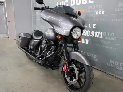 Harley-Davidson FLHX Street Glide 2014 34 207 KMMOTO CANADIENNE ALARME CRUISE GUIDON SURÉLEVÉ BLACK...
