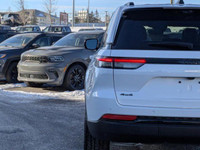This Jeep Grand Cherokee has a strong Regular Unleaded V-6 3.6 L/220 engine powering this Automatic... (image 9)