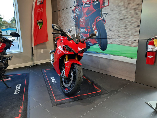 2023 Ducati Supersport 950 S STREET STYLE AND PERFORMACE in Sport Bikes in Bridgewater - Image 4