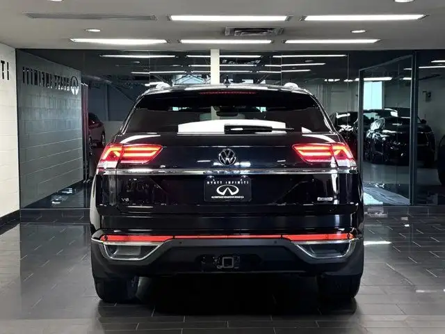 2020 Volkswagen Atlas Cross Sport Execline - 2 Sets of Rims dans Autos et camions dans Calgary - Image 5