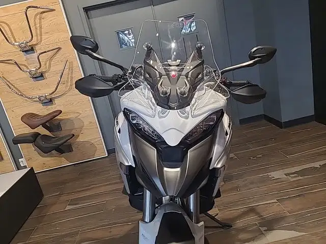 2024 Ducati Multistrada V4 S Travel & Radar Spoked Wheels Iceb in Street, Cruisers & Choppers in Calgary - Image 16