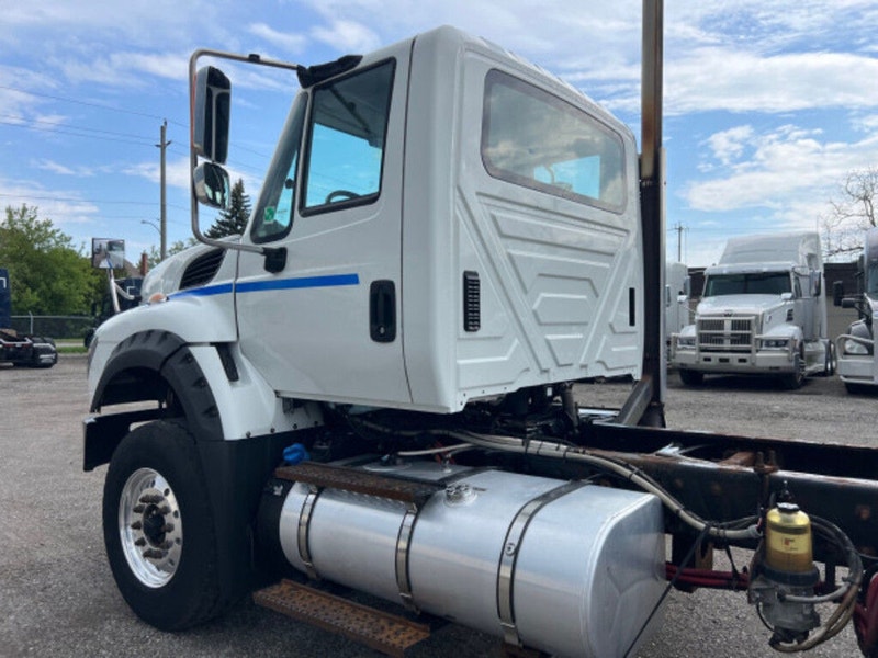 2017 International 7600 Chassis 20 000 lb front axle Heavy Trucks