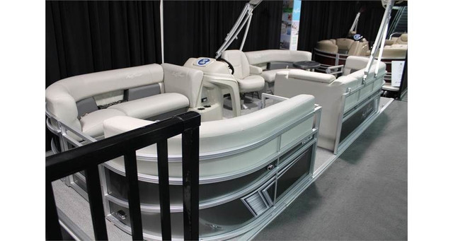 2025 SunChaser Vista 18 LR Black in Powerboats & Motorboats in Barrie - Image 2