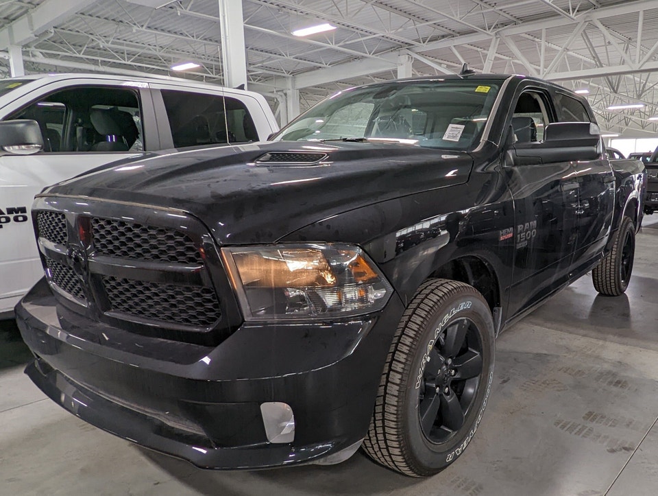2022 Ram 1500 Classic NIGHT EDITION