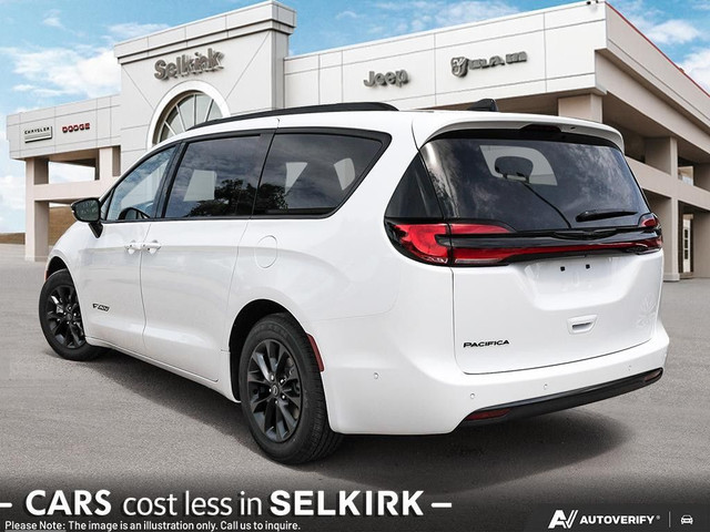 2025 Chrysler Pacifica in Cars & Trucks in Winnipeg - Image 4