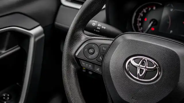 2023 Toyota RAV4 LE AWD | Heated Seats | Lane Keeping | CarPlay in Cars & Trucks in Guelph - Image 17