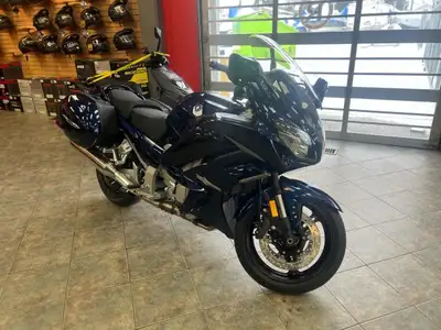 YAMAHA FJR1300 2025 Déjà célèbre pour ses performances et sa fiabilité exceptionnelles la FJR1300 a...