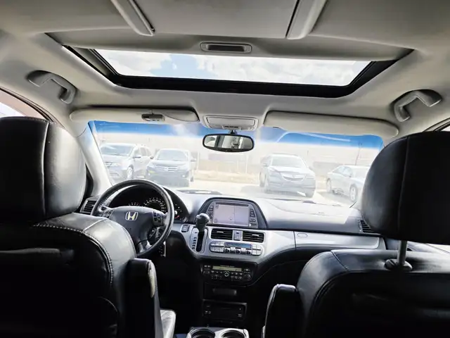 2007 Honda Odyssey Touring Leather DVD Camera Power Sliding door in Cars & Trucks in Calgary - Image 14