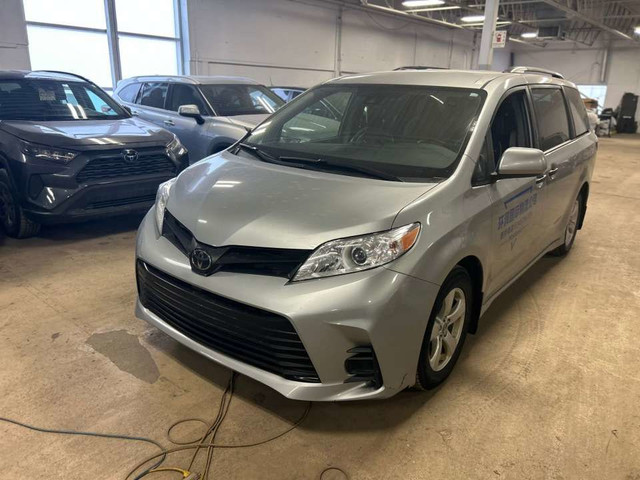 2019 Toyota Sienna LE 7-Passenger + CAM in Cars & Trucks in City of Montréal