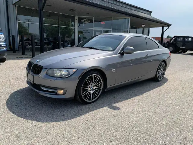 2011 BMW 3 Series 335i xDrive in Cars & Trucks in London - Image 2